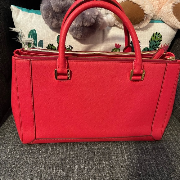 Authentic Large MCM Leather Shoulder/crossbody Bag Red with COA ❤️❤️❤️ - Picture 4 of 14